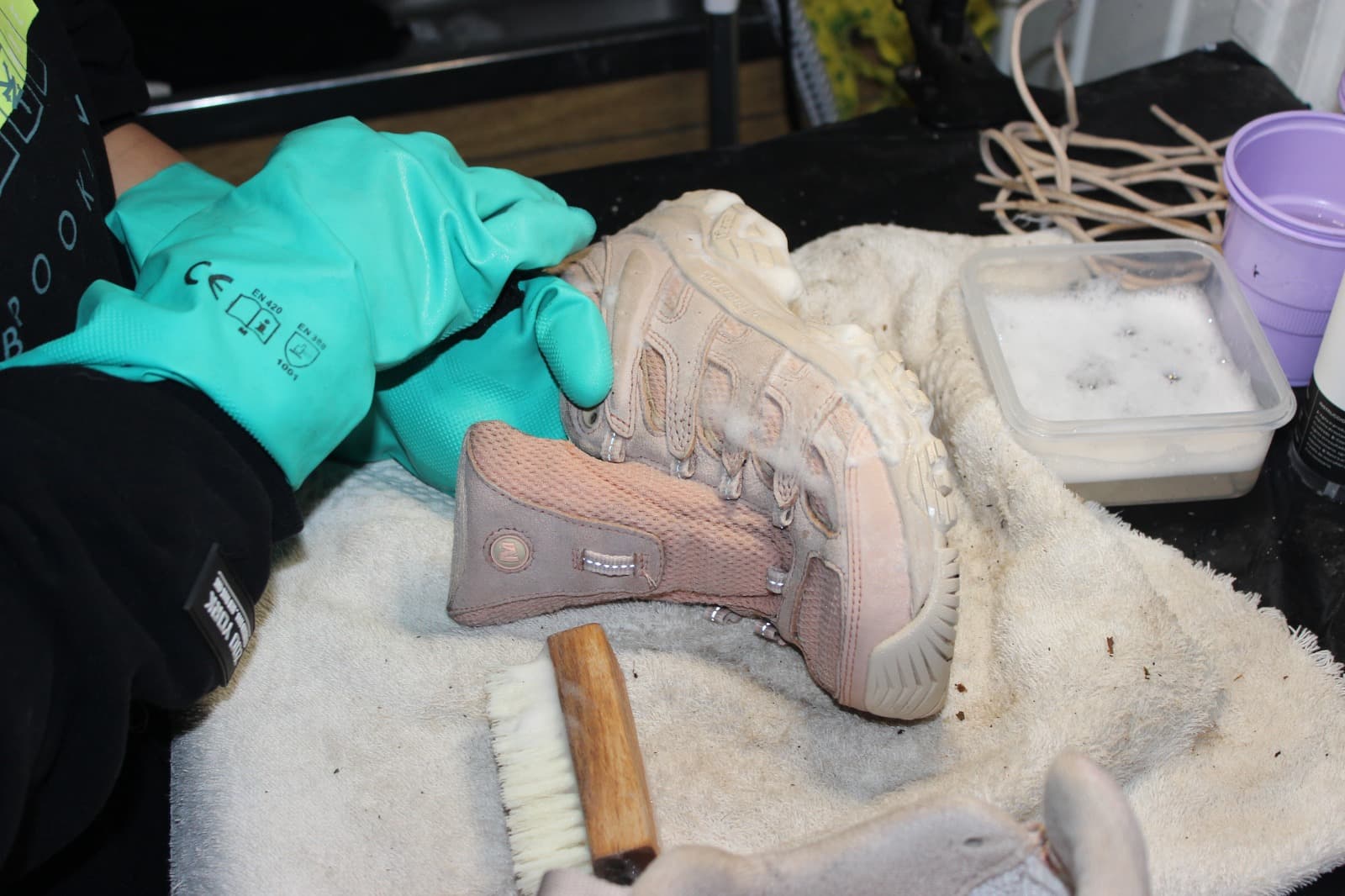 Spa de Zapatillas & Recuperación Textil | LavaTú - imagen 4